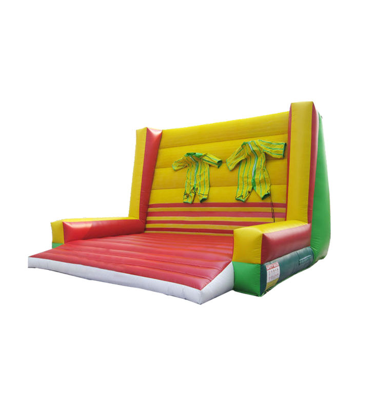 Παιχνιδιαστική φουσκωτή κολλώδης τοίχος έλξη με δύο κοστούμια συμπεριλαμβάνεται βράχος - αναρριχητική δομή για συναρπαστικές προκλήσεις